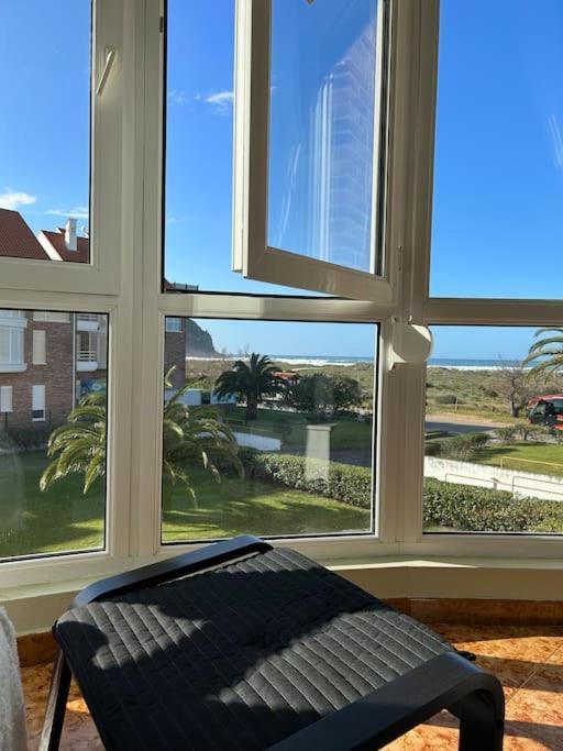 Playa De Berria -Apartamento Con Piscina Y Vistas Al Mar Santona Ngoại thất bức ảnh