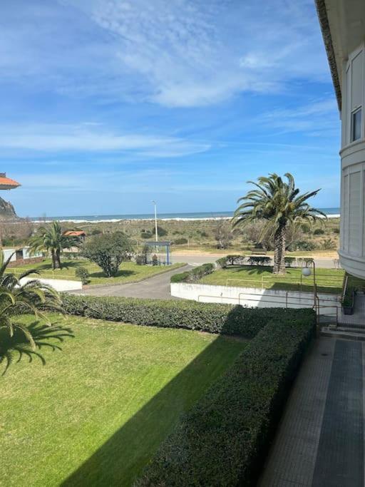 Playa De Berria -Apartamento Con Piscina Y Vistas Al Mar Santona Ngoại thất bức ảnh
