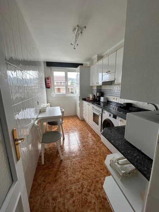 Playa De Berria -Apartamento Con Piscina Y Vistas Al Mar Santona Ngoại thất bức ảnh