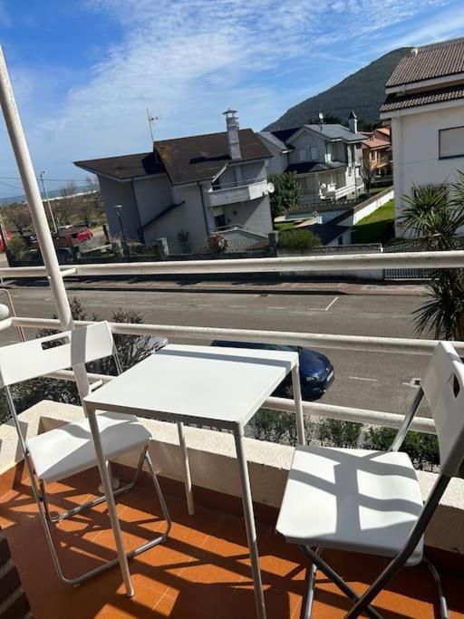 Playa De Berria -Apartamento Con Piscina Y Vistas Al Mar Santona Ngoại thất bức ảnh