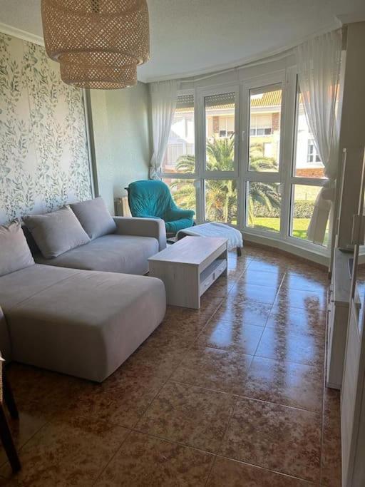 Playa De Berria -Apartamento Con Piscina Y Vistas Al Mar Santona Ngoại thất bức ảnh